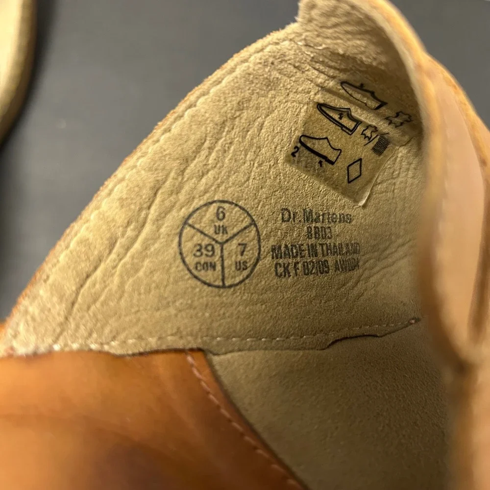 Dr. Martens 8B03 Thong Sandals Womens 7 Tan Leather Good AirWair Slides